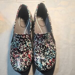 Easy Spirit Black and White Flats